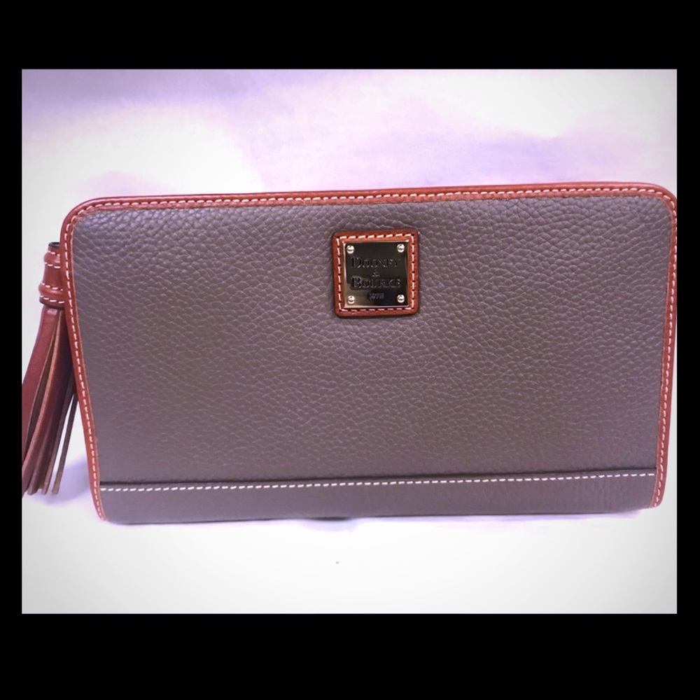 Dooney & Bourke wristlet clutch elephant Alice LG
